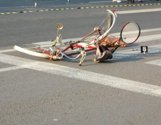 A încercat să evite un accident rutier şi a căzut cu bicicleta